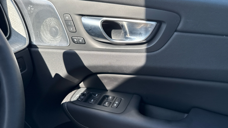 Volvo XC60 2.0 T8 [455] PHEV Ultra Dark 5dr AWD Geartronic Estate